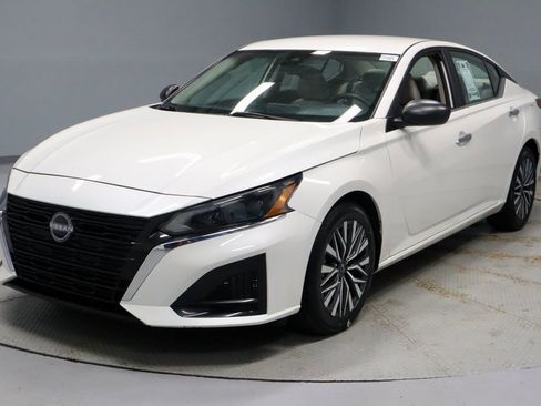 Used 2025 Nissan Altima 2.5 SV image 6