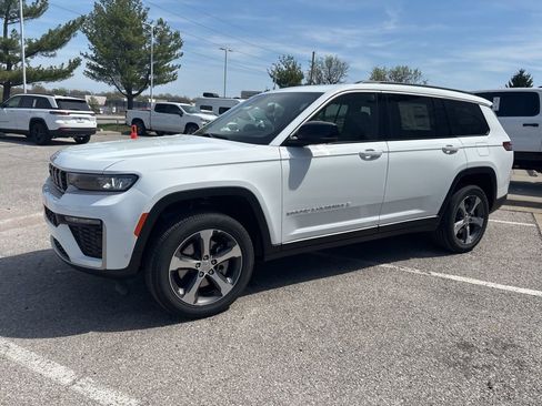New 2026 Jeep Grand Cherokee L Limited AWD/4WD image 15