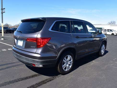 Certified 2017 Honda Pilot LX image 3