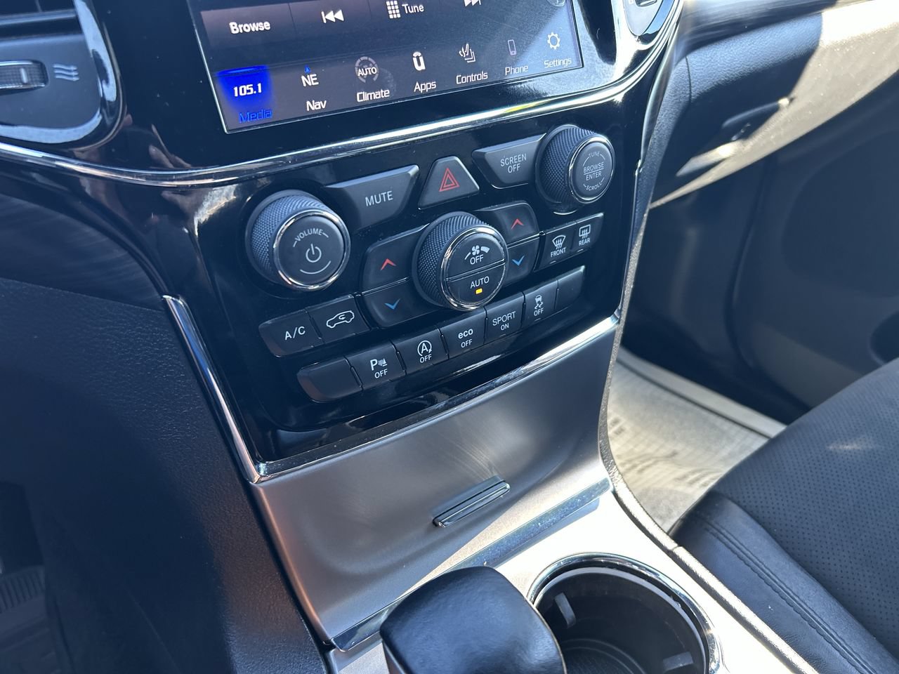 Used 2020 Jeep Grand Cherokee Laredo w/ Security & Convenience Group AWD/4WD image 29