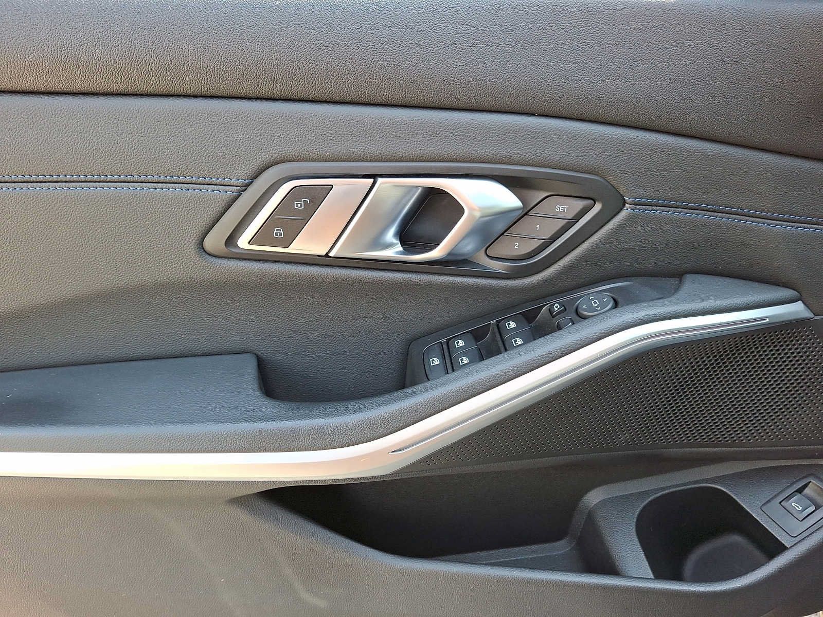 Used 2020 BMW 330i xDrive Sedan AWD/4WD image 9
