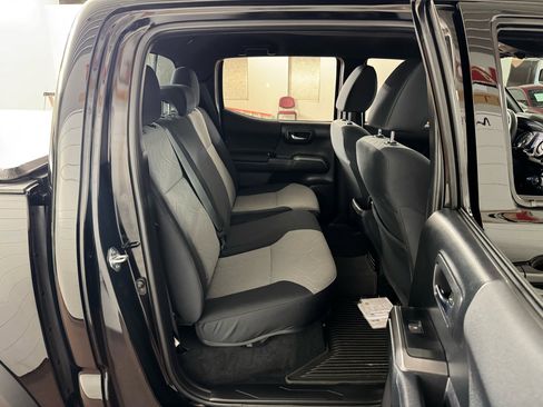 Used 2023 Toyota Tacoma TRD Off-Road image 30