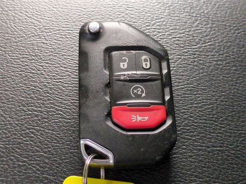 Used 2024 Jeep Wrangler Sahara image 27