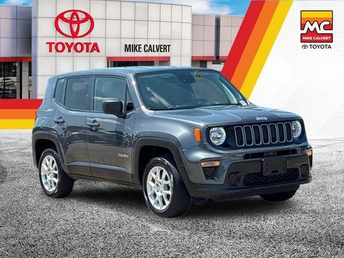 Used 2023 Jeep Renegade Latitude AWD/4WD image 7