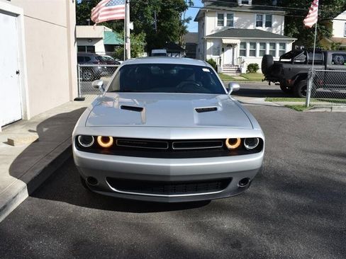 Used 2023 Dodge Challenger SXT image 2