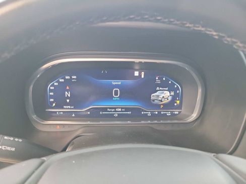 Used 2023 Chevrolet Suburban Premier image 18