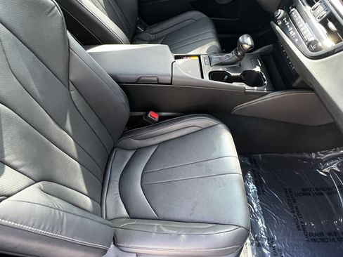 Used 2025 Lexus ES 350 F Sport w/ Accessory Package (Z1) image 43