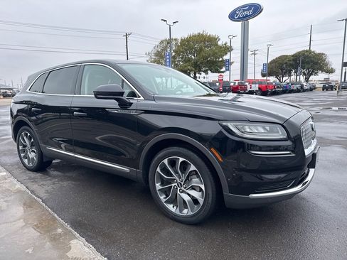 Used 2022 Lincoln Nautilus Reserve w/ Equipment Group 201A image 8