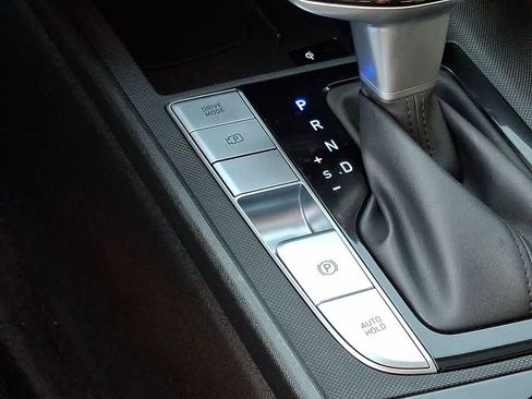 Used 2025 Hyundai Elantra SEL image 26