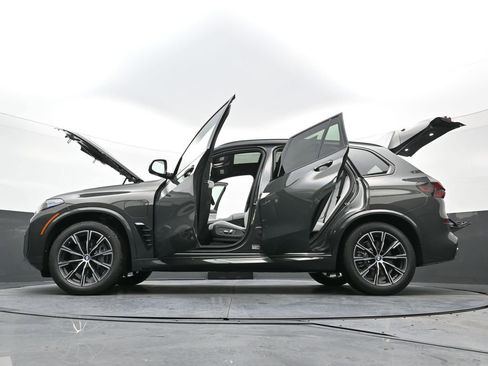 New 2026 BMW X5 xDrive50e w/ M Sport Package AWD/4WD image 43
