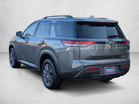 Used 2024 Nissan Pathfinder SV image 8