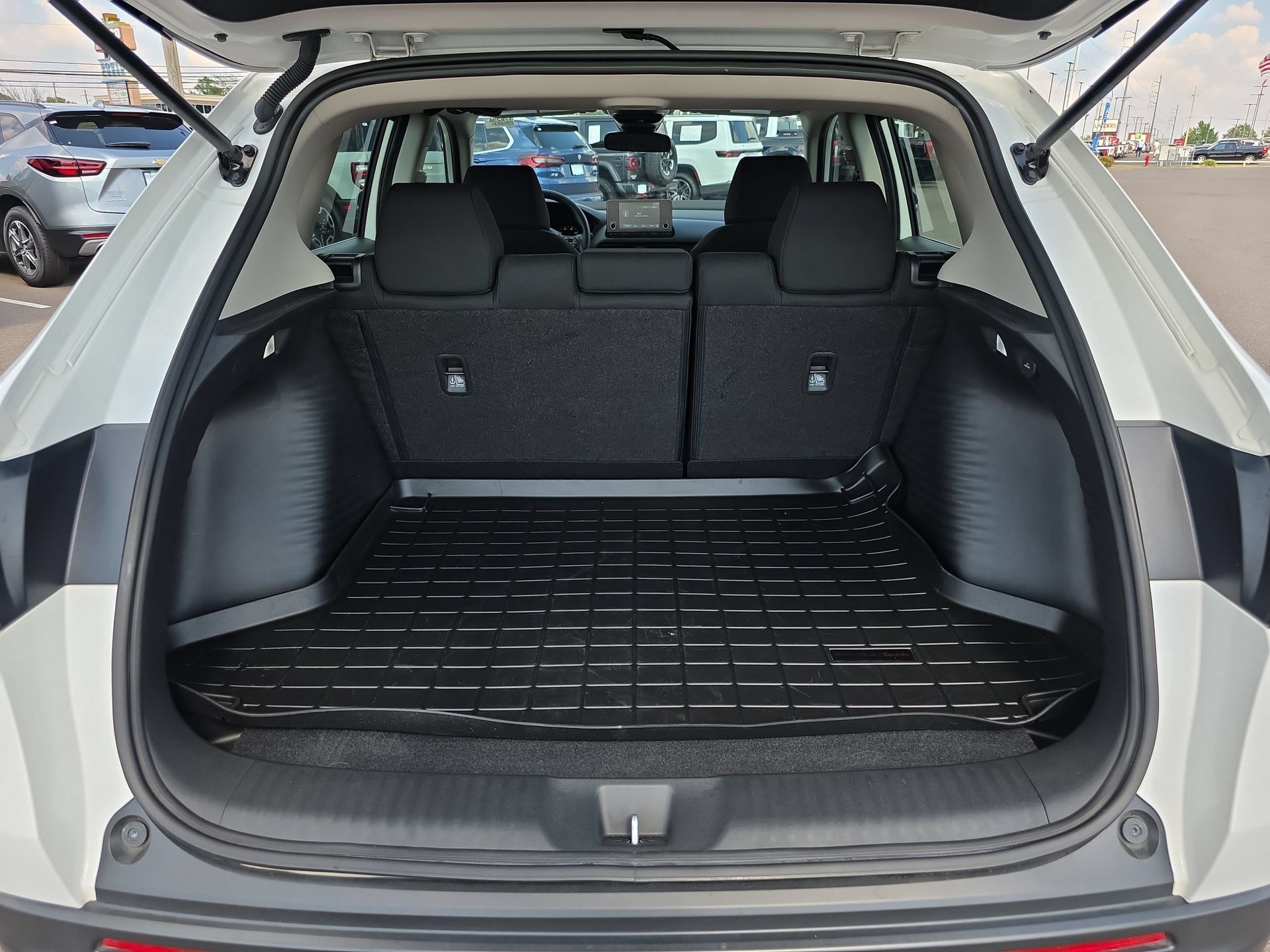 Used 2024 Honda HR-V LX image 13