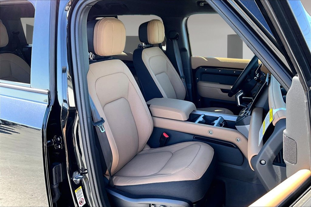 New 2026 Land Rover Defender 130 V8 AWD/4WD image 9
