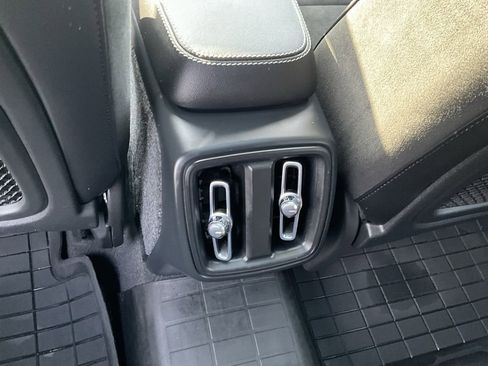 Used 2022 Volvo XC40 T5 R-Design w/ Advanced Package image 29