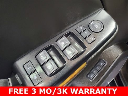 Used 2017 GMC Yukon XL Denali image 11