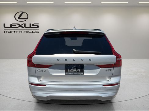 Used 2022 Volvo XC60 B5 Momentum AWD/4WD image 7