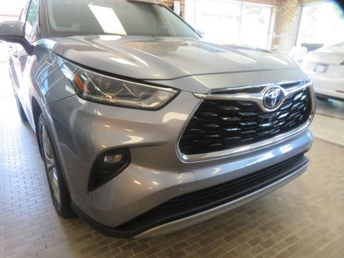 Used 2021 Toyota Highlander Platinum FWD image 77
