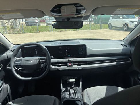 Used 2025 Kia K4 LXS image 32