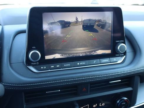 Used 2023 Nissan Rogue SV image 22