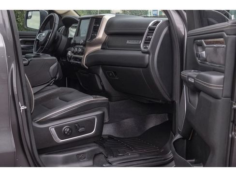 Used 2019 RAM 1500 Laramie AWD/4WD image 10
