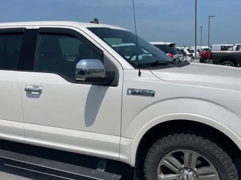 Used 2019 Ford F150 Lariat w/ Equipment Group 502A Luxury AWD/4WD image 15