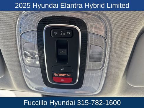 Used 2025 Hyundai Elantra Limited image 23