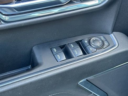 Used 2024 GMC Sierra 1500 SLT image 12