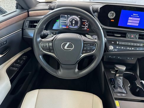 Certified 2023 Lexus ES 300h w/ Premium Package FWD image 18