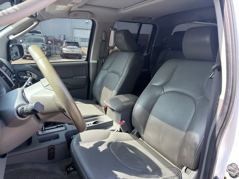 Used 2011 Nissan Frontier SL w/ Moonroof Pkg RWD image 11