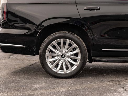 Used 2025 Cadillac Escalade Luxury image 11