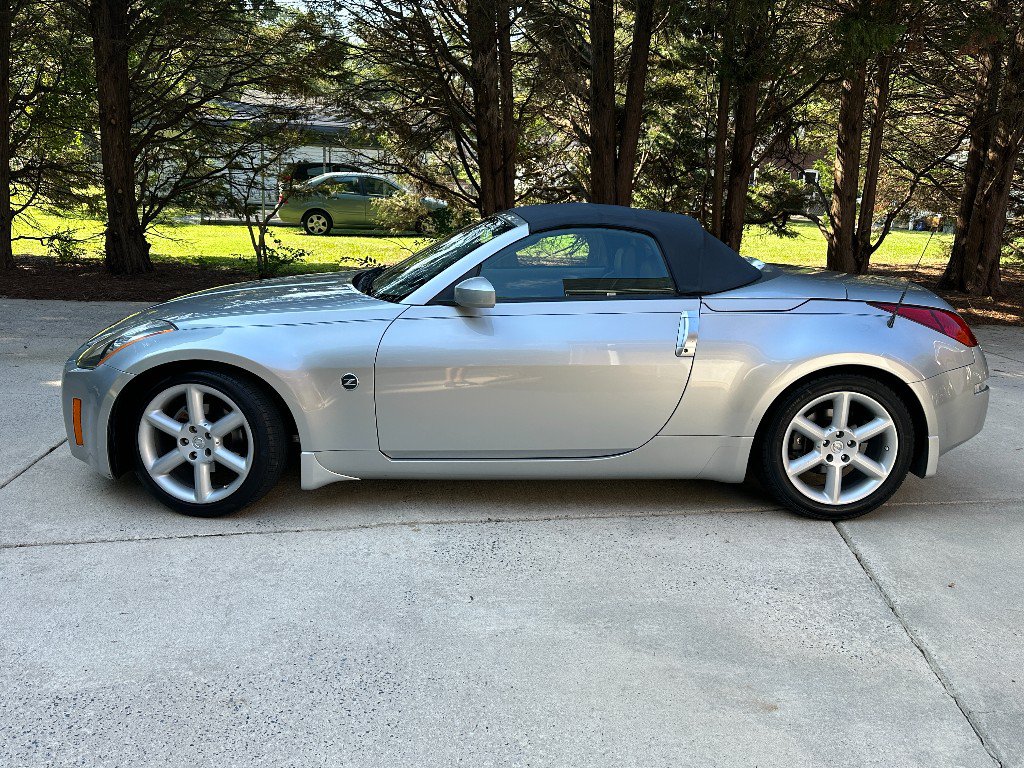 Used 2005 Nissan 350Z Touring RWD image 4