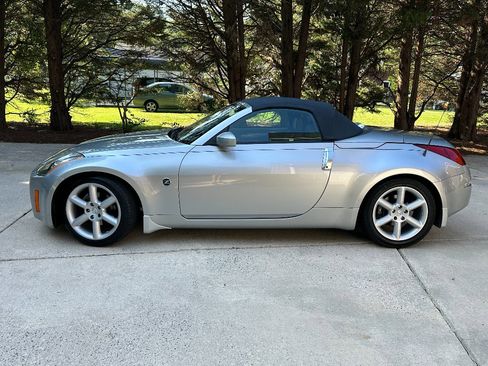 Used 2005 Nissan 350Z Touring image 4