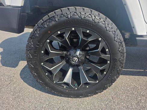 Used 2015 Jeep Wrangler Unlimited Sahara AWD/4WD image 18