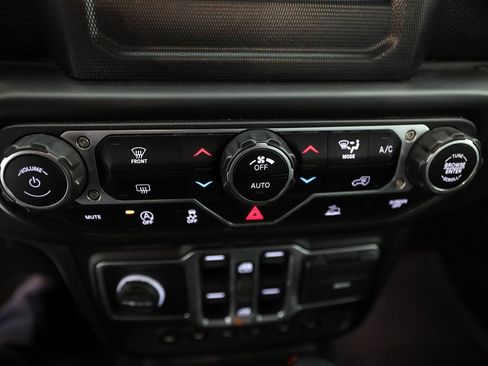 Used 2022 Jeep Gladiator Sport image 28