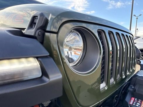 Used 2022 Jeep Gladiator Mojave w/ Trailer Tow Package AWD/4WD image 9