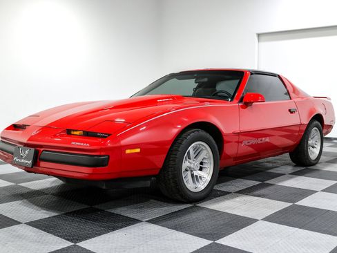 Used 1989 Pontiac Firebird Formula RWD image 3