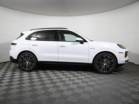 Used 2026 Porsche Cayenne E-Hybrid AWD/4WD image 8