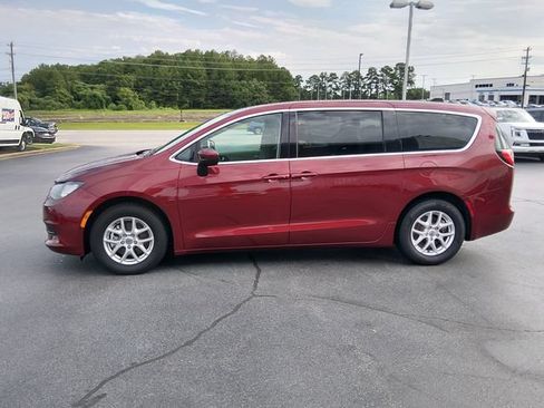 Used 2022 Chrysler Voyager LX FWD image 6