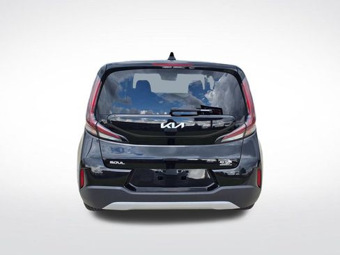 Used 2025 Kia Soul LX w/ LX Technology Package FWD image 7