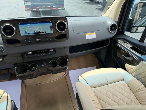 Used 2020 Mercedes-Benz Sprinter 3500 image 10