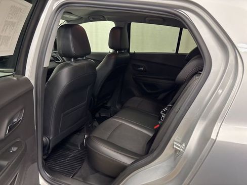 Used 2019 Chevrolet Trax LT w/ LT Convenience Package image 18