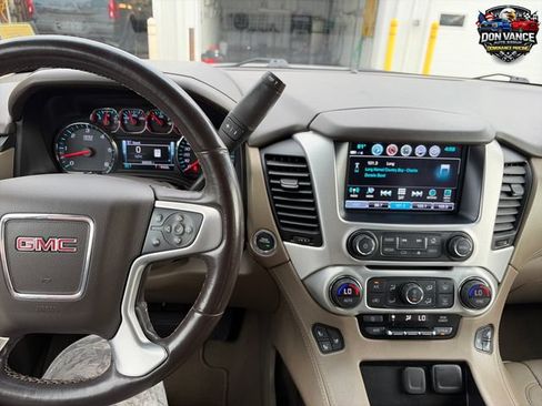 Used 2020 GMC Yukon SLT w/ Premium Edition AWD/4WD image 17