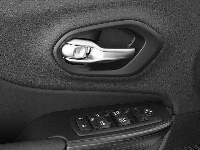 Used 2014 Jeep Cherokee Limited w/ Luxury Group AWD/4WD image 22