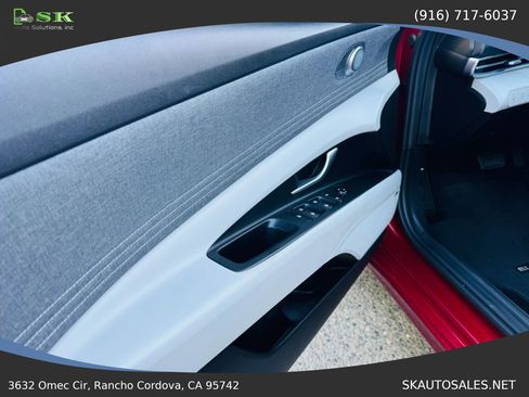 Used 2023 Hyundai Elantra Limited FWD image 13