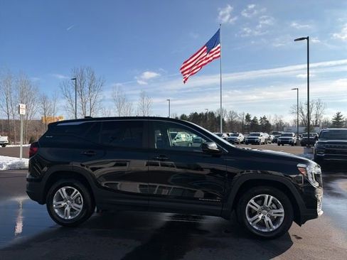 Used 2024 GMC Terrain SLE image 4