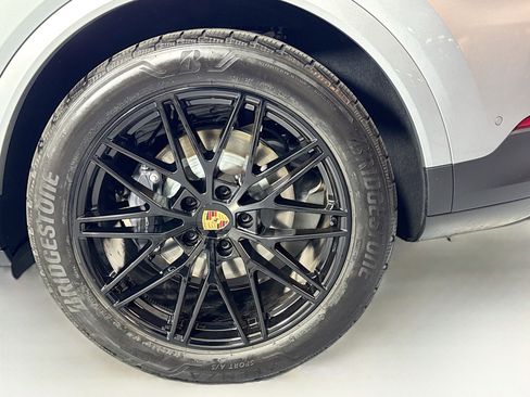 Used 2025 Porsche Cayenne image 24