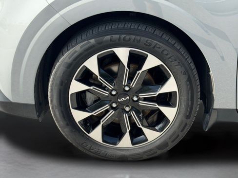 Certified 2024 Kia Carnival EX FWD image 17