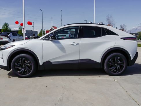 New 2026 Toyota C-HR w/ Cold Weather Package image 5