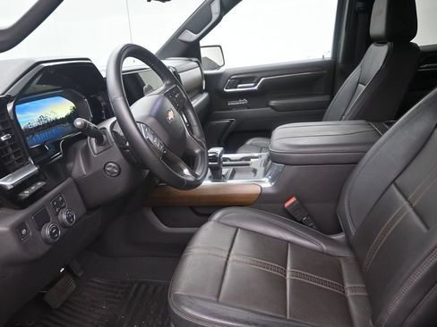 Used 2023 Chevrolet Silverado 1500 High Country w/ Technology Package RWD image 12