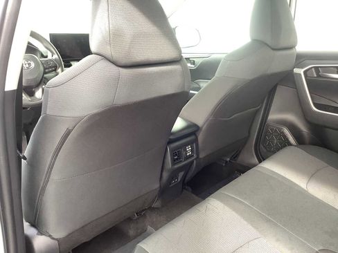 Used 2025 Toyota RAV4 XLE AWD/4WD image 12